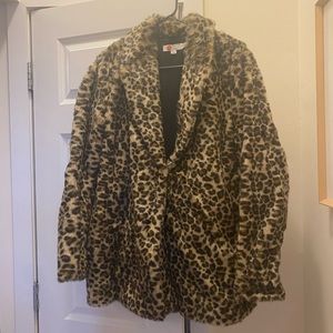 Chic cozy leopard coat
